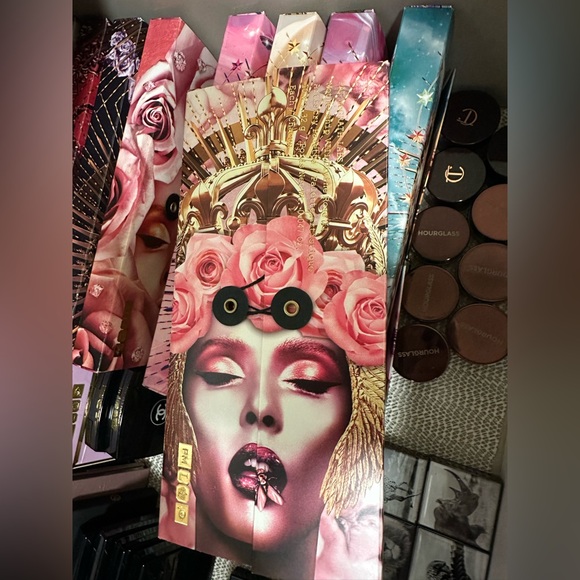 Luxury Eyeshadow Palette with Gold Pink and Red Shades